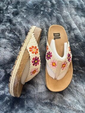 Natural Beige Floral Embroidered Platform Thong Sandals